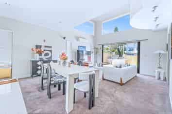 16 Tranquility Rise, Mellons Bay