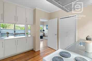 2/160 Mount Smart Road, Royal Oak