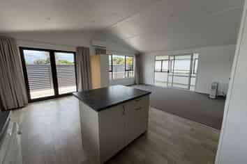 74 Catherine Crescent (Upstairs), Whitianga