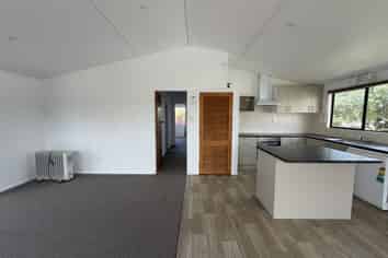 74 Catherine Crescent (Upstairs), Whitianga