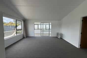 74 Catherine Crescent (Upstairs), Whitianga