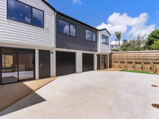8 Devonshire Road, Unsworth Heights
