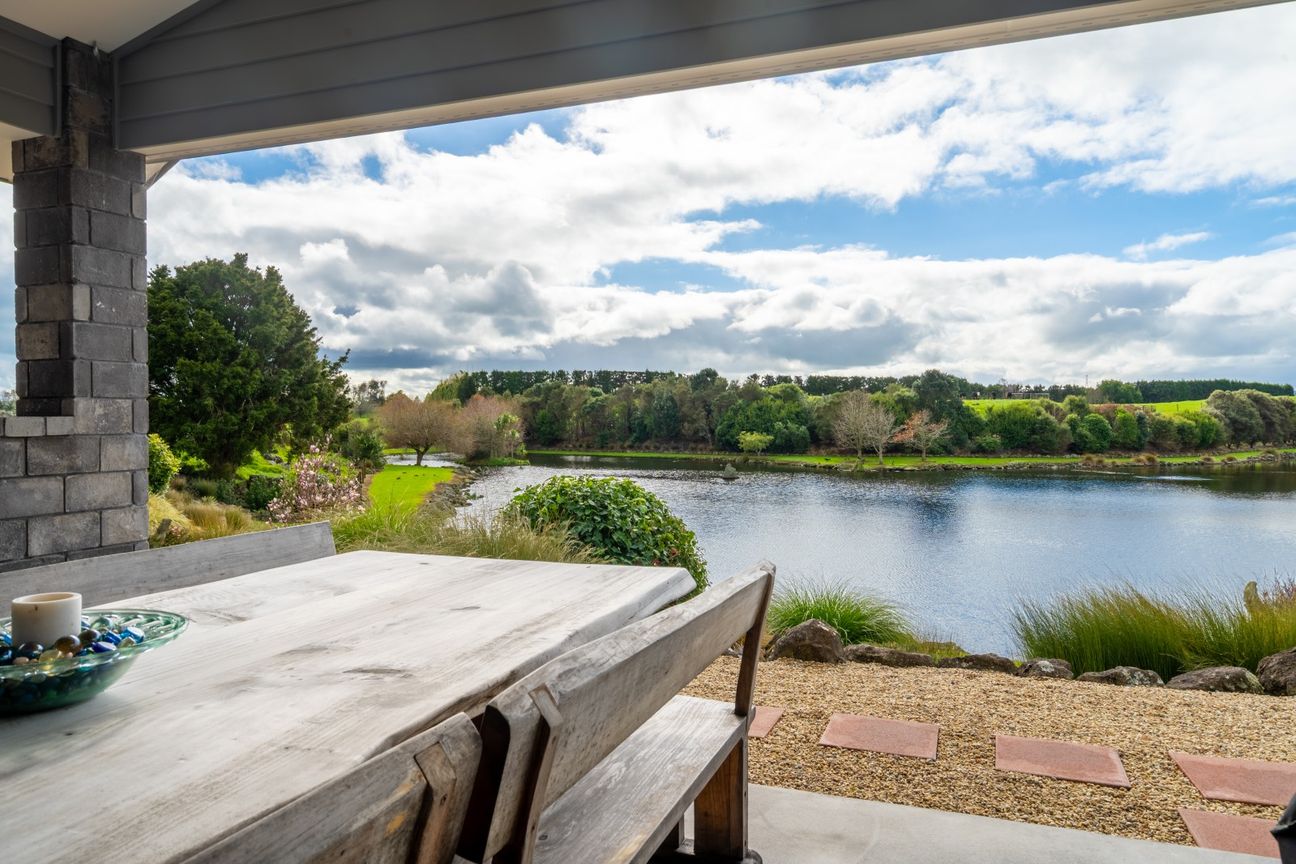 The lake, land and lifestyle - Mehr