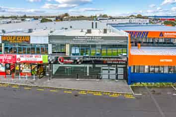Road Front Warehouse with Showroom