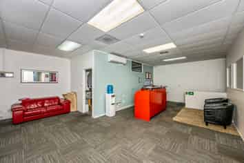 Cavendish Drive Retail/Showroom with Exposure