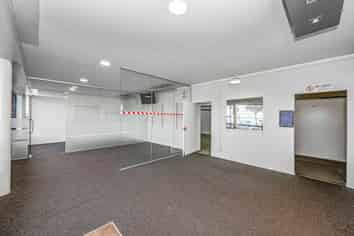 Cavendish Drive Retail/Showroom with Exposure