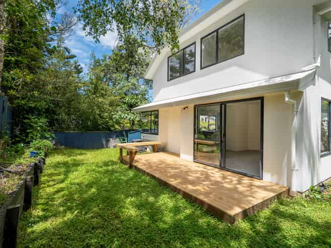 27C Sunnynook Road, Sunnynook