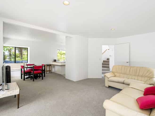 27C Sunnynook Road, Sunnynook