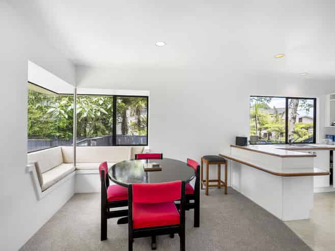 27C Sunnynook Road, Sunnynook