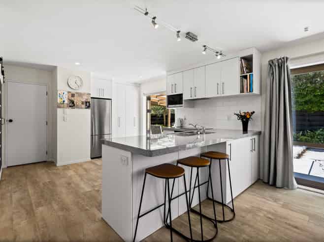 12 Weathers Place, Taradale