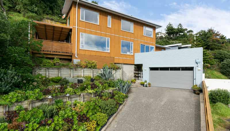 8 Owhiro Bay Parade, Island Bay