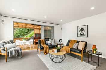 8 Owhiro Bay Parade, Island Bay