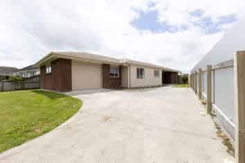 11 Upham Terrace, Roslyn