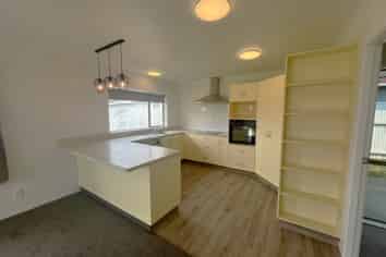 11 Upham Terrace, Roslyn