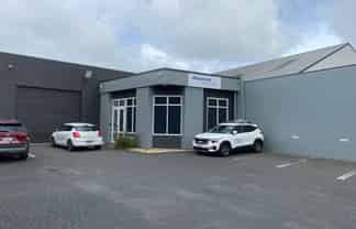 Modern Workshop/Warehouse with Office