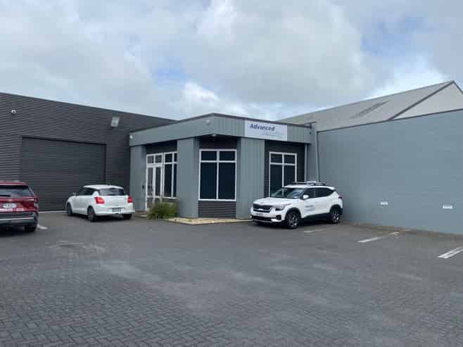 Modern Workshop/Warehouse with Office