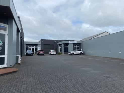 Modern Workshop/Warehouse with Office