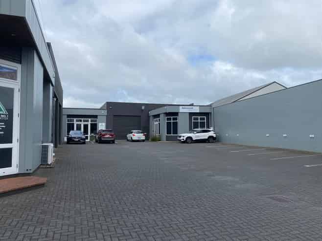 Modern Workshop/Warehouse with Office