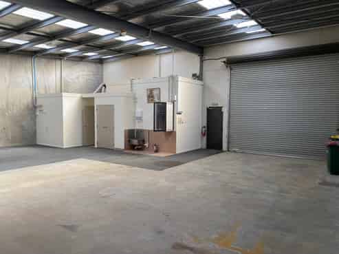 Modern Workshop/Warehouse with Office