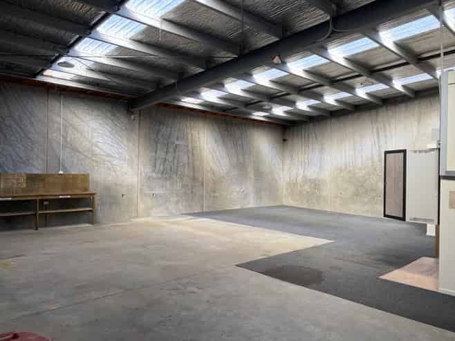 Modern Workshop/Warehouse with Office