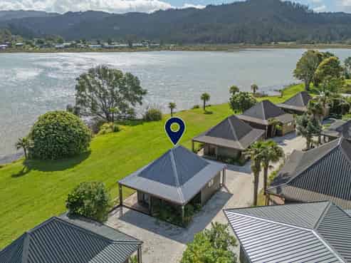8/223 Main Road, Tairua