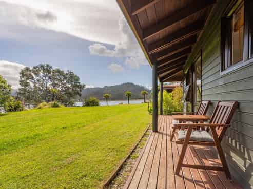 8/223 Main Road, Tairua