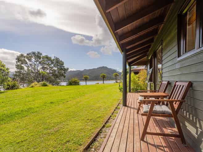 8/223 Main Road, Tairua