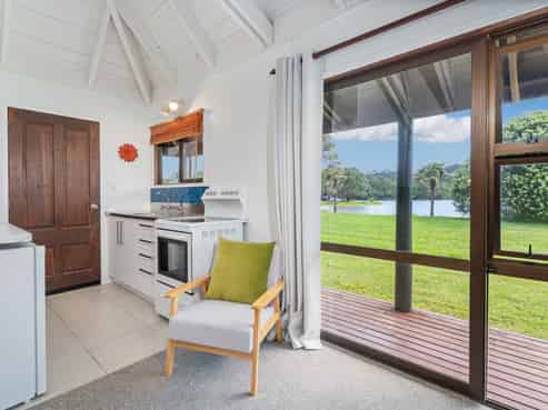 8/223 Main Road, Tairua