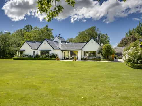 Lochiel - 105 Longlands Road West, Longlands