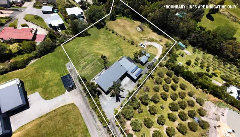 8 Ocean View Road, Cable Bay