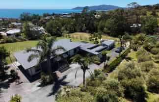 8 Ocean View Road, Cable Bay