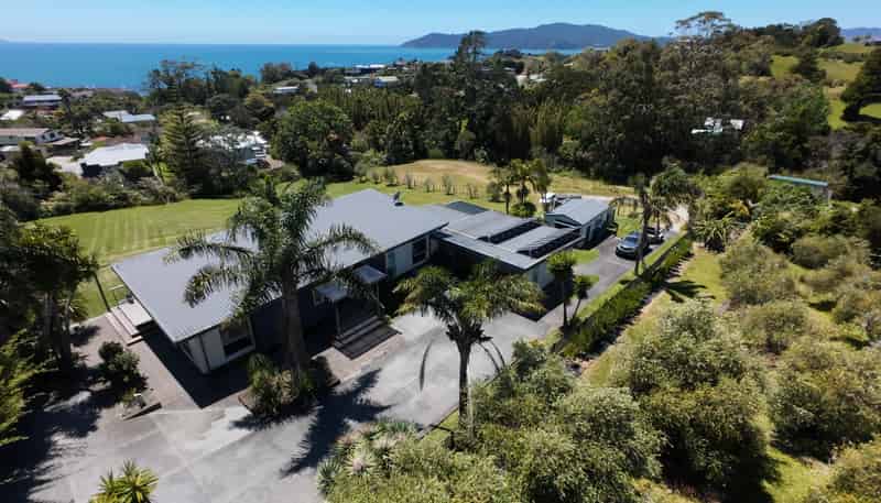 8 Ocean View Road, Cable Bay