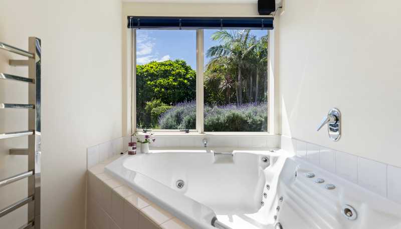 443 Lees Gully Road, Pollok
