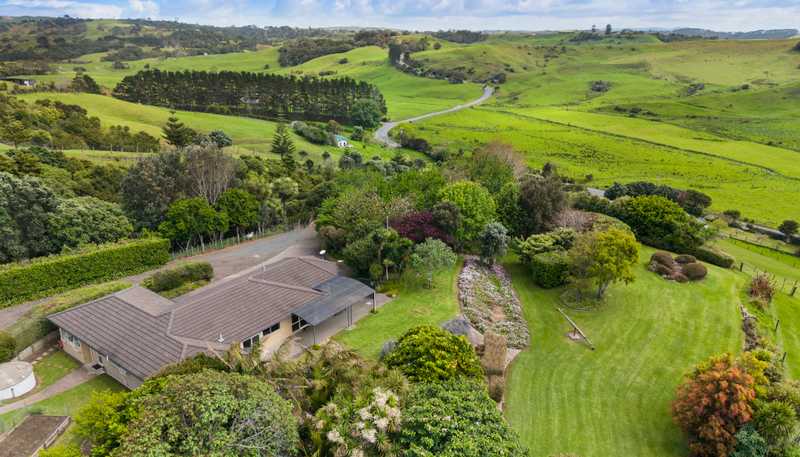 443 Lees Gully Road, Pollok