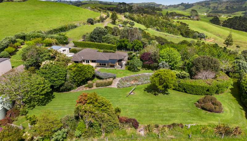 443 Lees Gully Road, Pollok