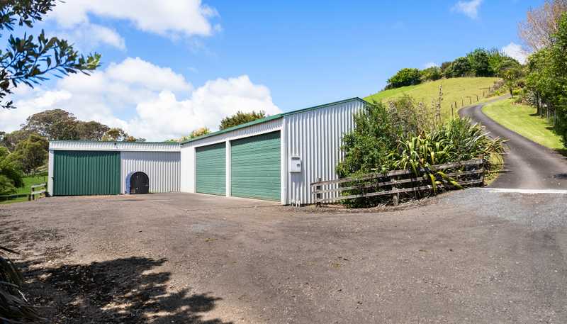 443 Lees Gully Road, Pollok