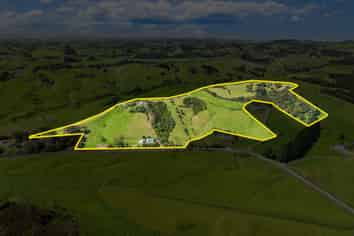 443 Lees Gully Road, Pollok