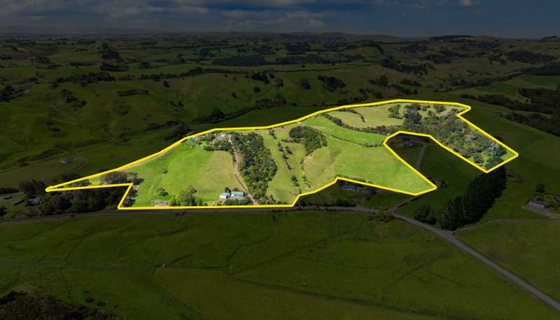 443 Lees Gully Road, Pollok
