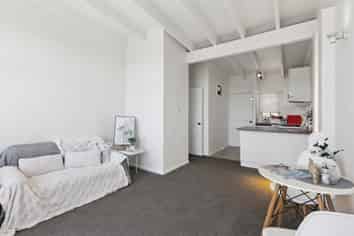 1/17 Wrights Hill Road, Karori