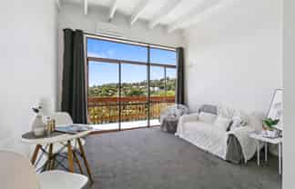 1/17 Wrights Hill Road, Karori