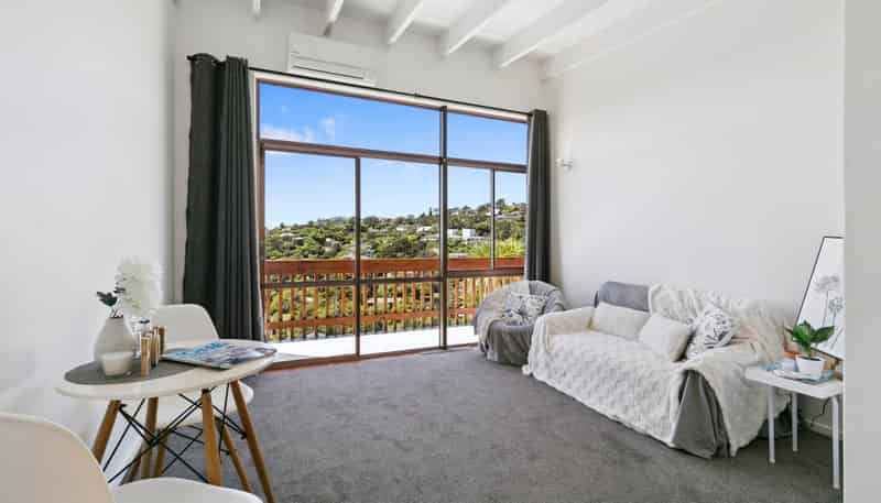 1/17 Wrights Hill Road, Karori