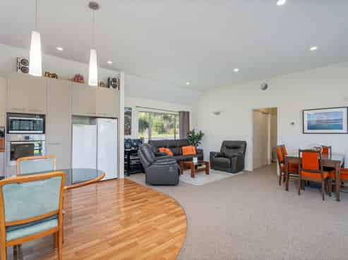 124 Goldfields Drive, Matarangi