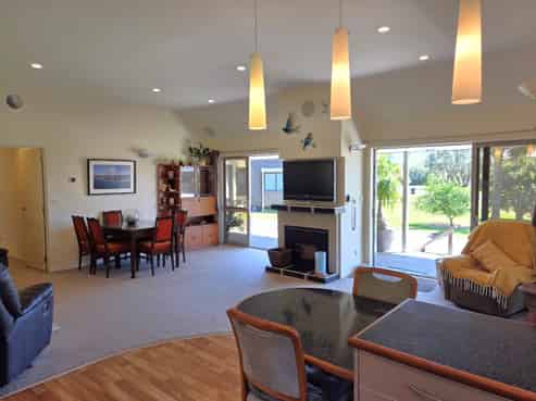 124 Goldfields Drive, Matarangi