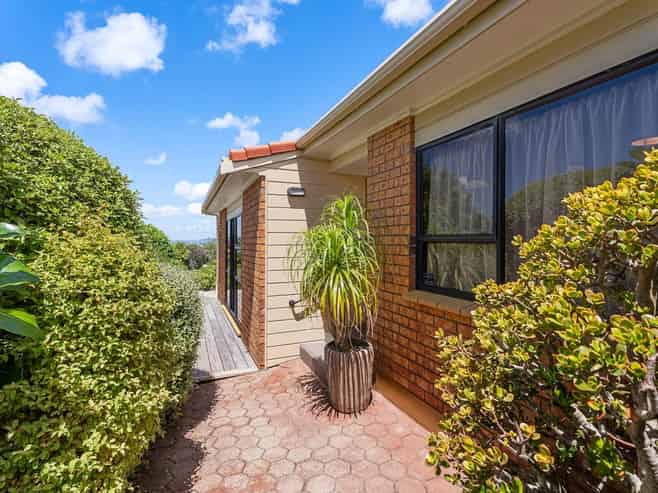 5 Marina View Drive, West Harbour