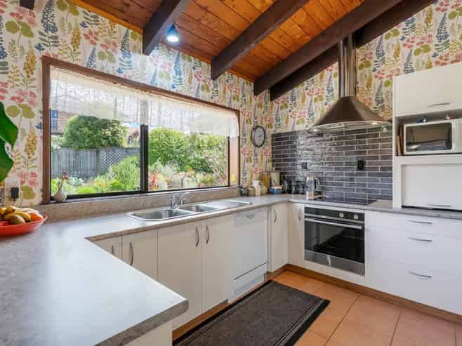 5 Marina View Drive, West Harbour