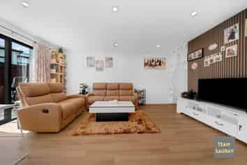 42 Kahui Parade, Karaka