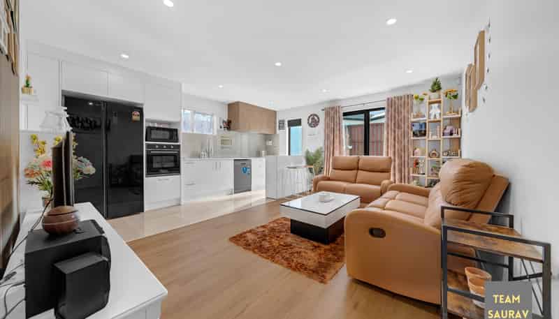 42 Kahui Parade, Karaka