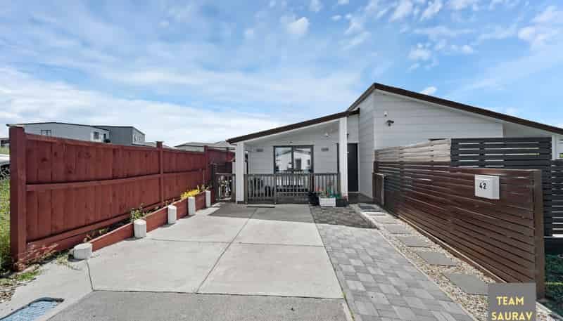 42 Kahui Parade, Karaka