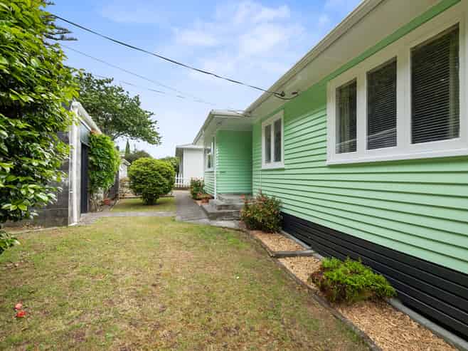 117H Seaview Road, Westown