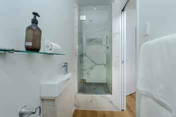 3/72 Lake Rd, Northcote